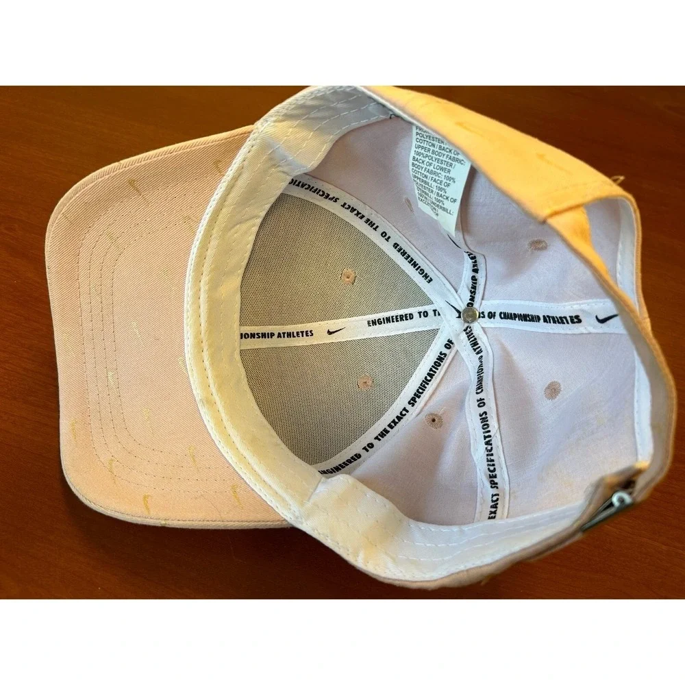 Women's S1ze Nike True Size adjustable‎ cap with logo pattern